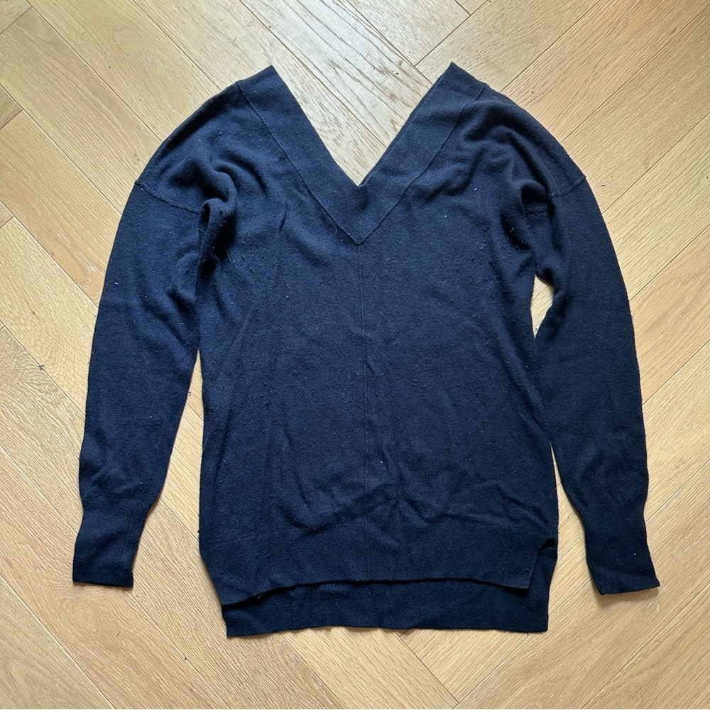 Club Monaco V-Neck Sweater (M) - Soft and Luxurious Blend